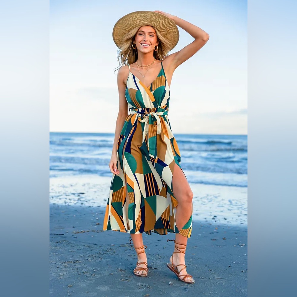 Cupshe
Women's Geometric Sleeveless V-Neck Midi Beach Dress